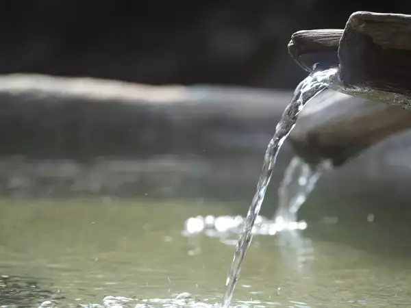 Mountain spring water: why is it said to make your teeth fall out? Is the legend true?