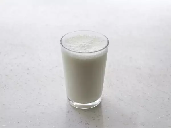 Raw milk: between promised benefits and real risks, why the issue still divides people so much?