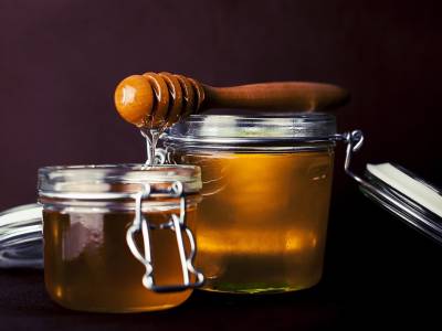 Watch out for honey! Here's why avoiding metal spoons is essential