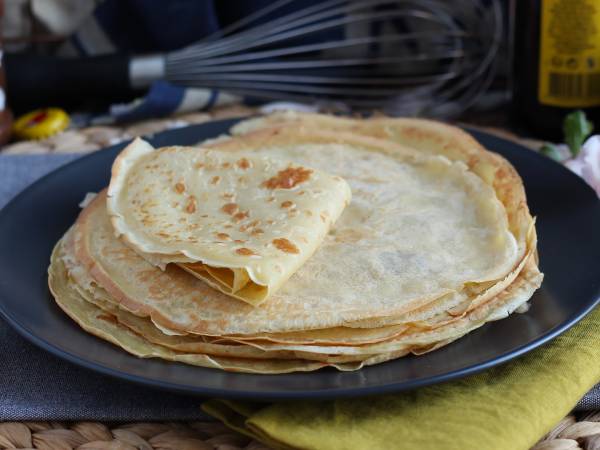 Do you really know why you eat crepes at Chandeleur? Discover the secret behind this tradition!