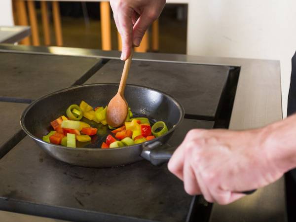 Are non-stick pans really safe for our health? Discover the truth behind this technology!