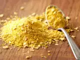 Articles: Nutritional yeast: the condiment that imitates cheese and can boost your body without you noticing