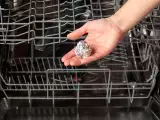 Articles: Why experts add an aluminum ball to the dishwasher before each cycle