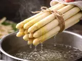 Articles: Why top chefs cook white asparagus in a bundle?