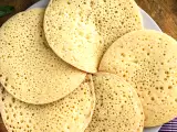 Articles: Baghrir, the Moroccan crepe with a thousand holes: how to achieve its honeycombed texture
