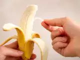 Articles: What are those threads on the banana and why do they appear all the time?