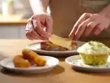 Articles: Daily menu, July 31: delightful zucchini muffins, crispy croque monsieur, and sweet fried bananas