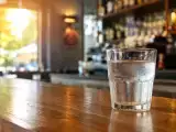 Articles: Heat wave: is a bar required to offer you a glass of water if you don't order anything?