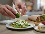 Articles: Daily menu, August 9: a refreshing salad, a crunchy wrap, and a classic yogurt cake