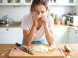 Articles: How to instantly remove onion smell from your hands: one easy kitchen trick that really works