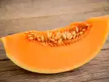 Articles: Storing a pre-cut melon: remove the seeds or leave them in, does it change how long it stays fresh?