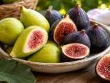 Articles: Why do figs and 'early' figs look different, and why do both kinds often grow on the same tree?
