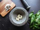 Articles: Mortar and pestle or blender? The old-fashioned method that really changes the flavor of recipes