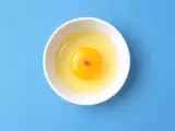 Articles: A red spot in an egg can be surprising: here's what that little dot is and whether you can eat it