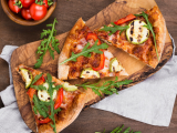 Articles: Why is pinsa becoming increasingly popular with pizza lovers?