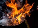 Articles: Don't make this dangerous mistake when extinguishing a grease fire