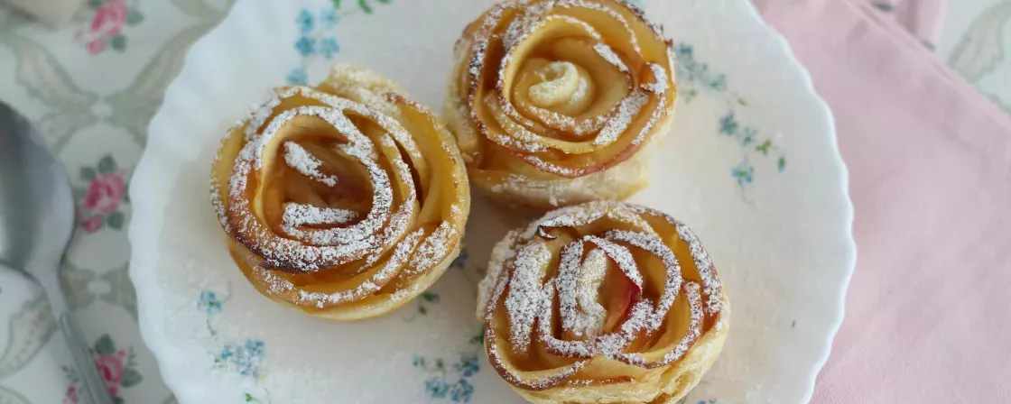 Apple roses in puff pastry
