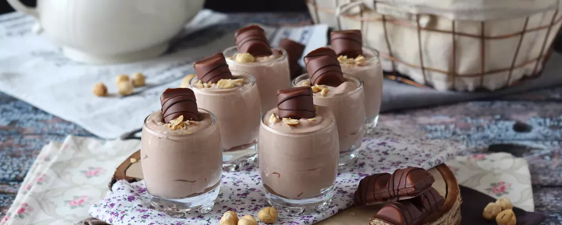 This dessert is super gourmet! Try our Kinder bueno verrines