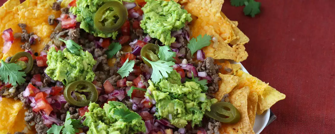 Garnished nachos perfect for an aperitif dinner!