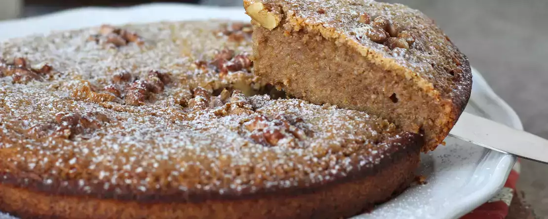 Super-easy walnut cake with just 4 ingredients