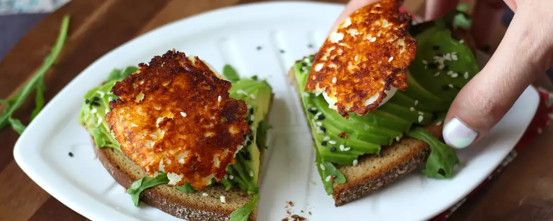 Crispy feta eggs: the viral recipe