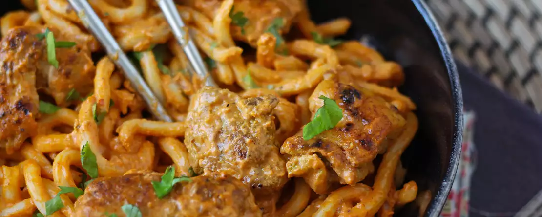 Chicken udon noodles with a Thaï curry sauce