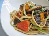 Recipe Vegetarian spicy linguine with spinach, mushrooms, tomatoes