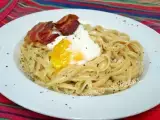 Recipe Linguine in cream sauce with poached eggs and bacon
