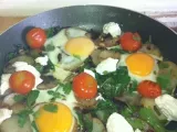 Recipe Eggs, new potato, spinach and tomato healthy hash