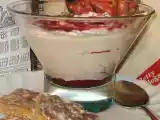 Recipe Basler läckerli mousse with raspberry coulis