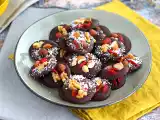 Recipe Mendiants: chocolate with dried fruits
