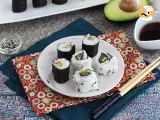 Recipe Smoked salmon and avocado sushi rolls - maki sushi