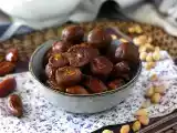 Recipe Energy balls with dates and a melting peanut butter heart