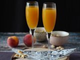 Recipe Bellini, the easy italian peach cocktail you can make at home!