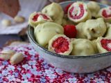 Recipe Franui with pistachio, delicious coated raspberries, melting and crunchy