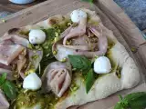 Recipe Pinsa with pesto and mortadella, ready in 10 minutes!
