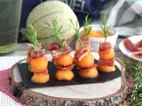 Recipe Appetizer skewers with melon, ham, and rosemary