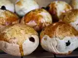 Recipe Norwegian cardamom-raisin buns