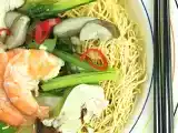 Recipe Sang har mien (prawns with crispy egg noodles)