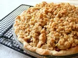 Recipe Fresh pear pie with dried cranberries & brown sugar streusel