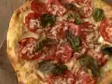 Recipe Pizza with fresh tomatoes and basil