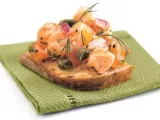 Recipe Dilled salmon tartare on whole grain bread
