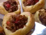 Recipe Vegan sausage and red pepper puff pastry heart tarts