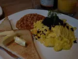 Recipe My special new year's champagne breakfast part 1: scrambled eggs with caviar on toast