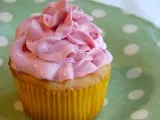 Recipe Lemon cupcakes with strawberry swiss meringue buttercream