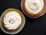 Recipe Low-fat vanilla cupcakes and cream cheese icing