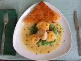 Recipe Salmon quenelles with watercress cream and rice cakes