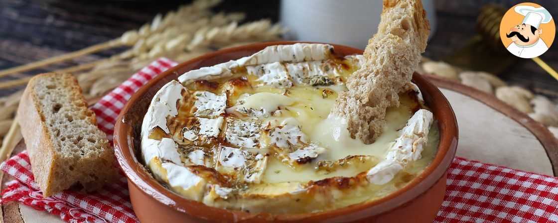 Air fryer-roasted camembert with a nice runny texture!