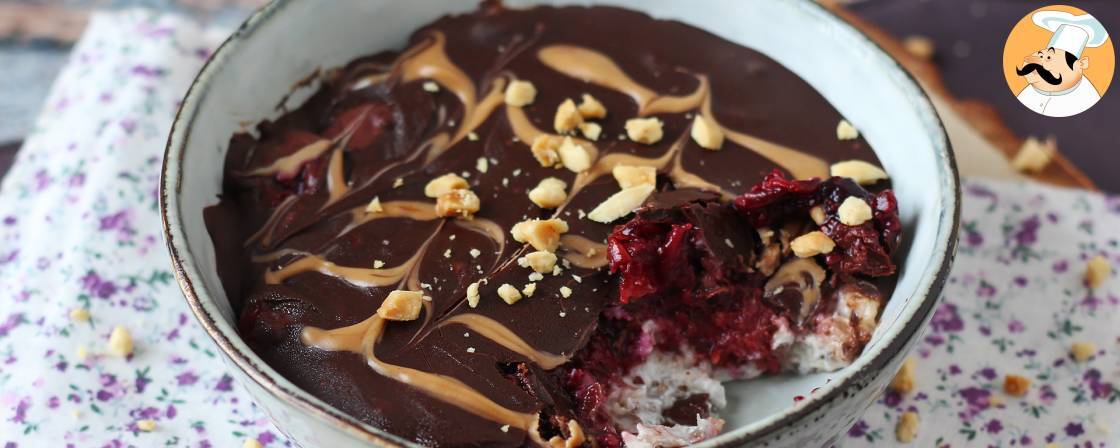 Overnight oat, red berries and chocolate, a healthy and filling breakfast!