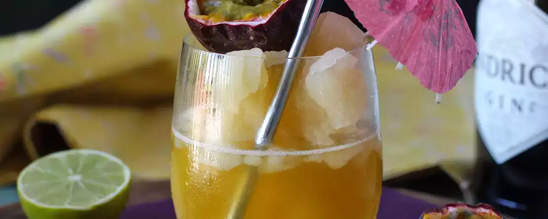 Gin and passion fruit slush cocktail: the perfect summer refreshment!